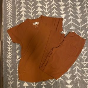 Wonder wink renew scrub set